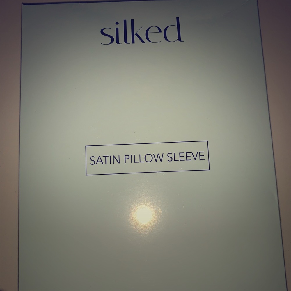 SILKED SATIN PILLOW SLEEVE 💜